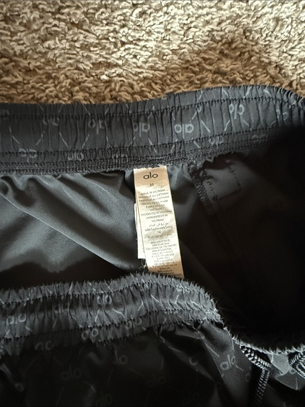 ALO Yoga Men’s Black Performance Shorts - Picture 3 of 3